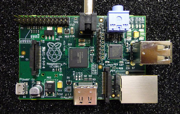 https://upload.wikimedia.org/wikipedia/commons/9/9c/Raspberry_Pi_Beta_Board.jpg